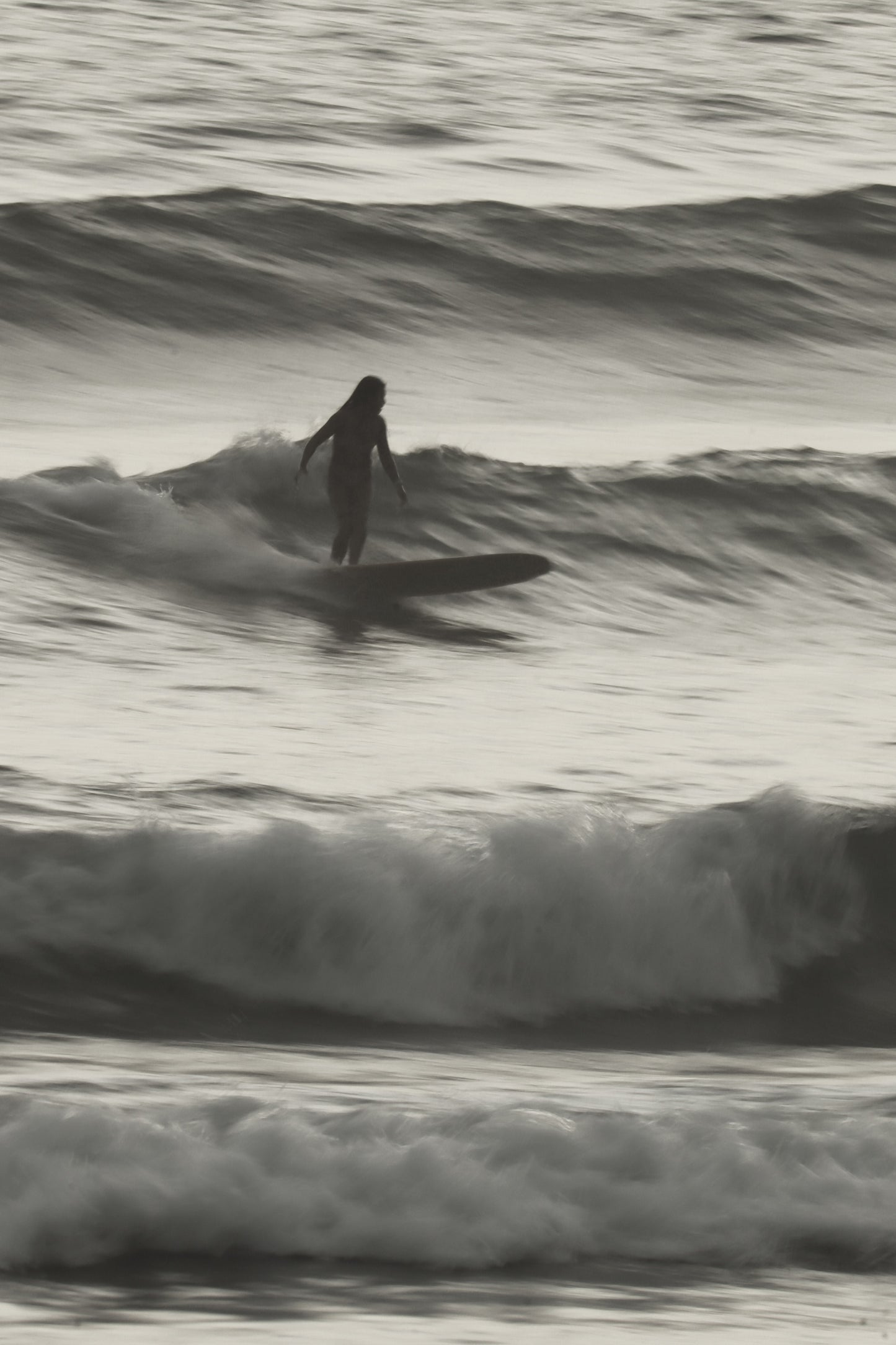 LONGBOARD B&W